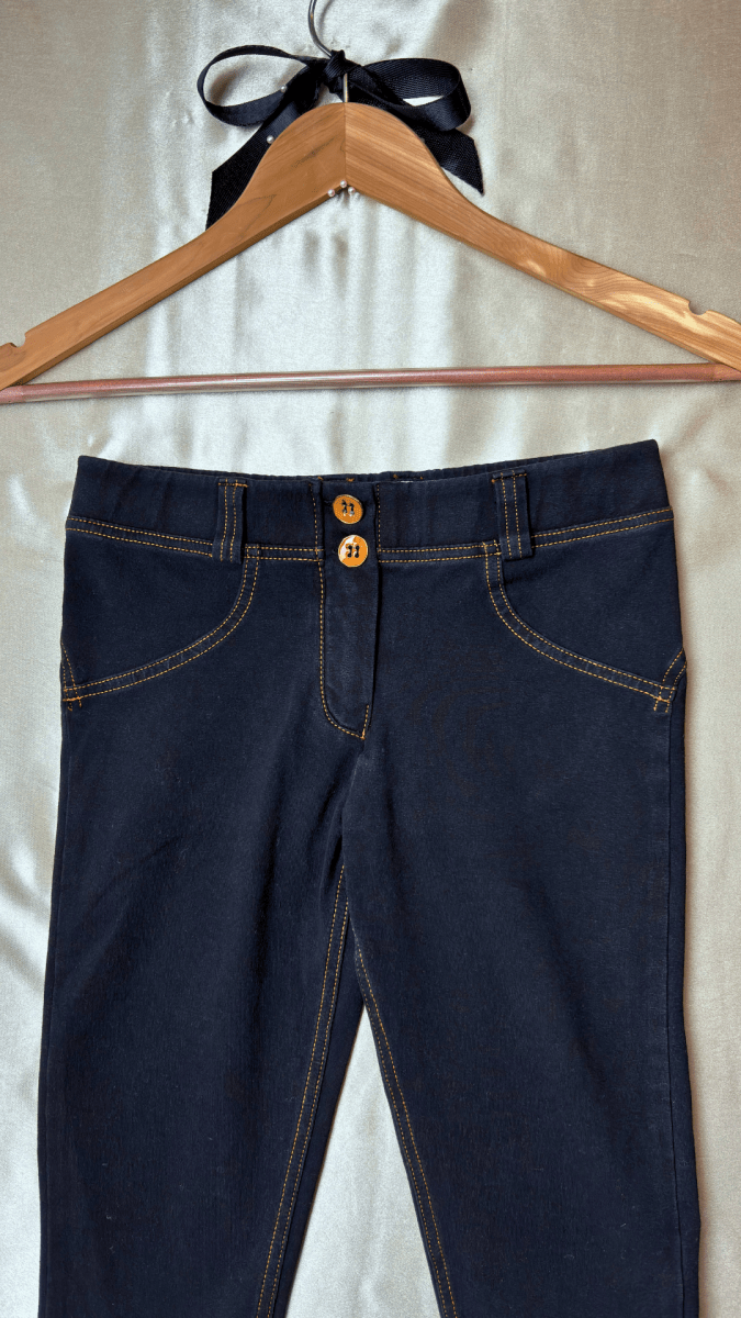 Low Rise Stay Up Butt Enhancer Black Jeggings - TRÈS FOU OR SOMETHING