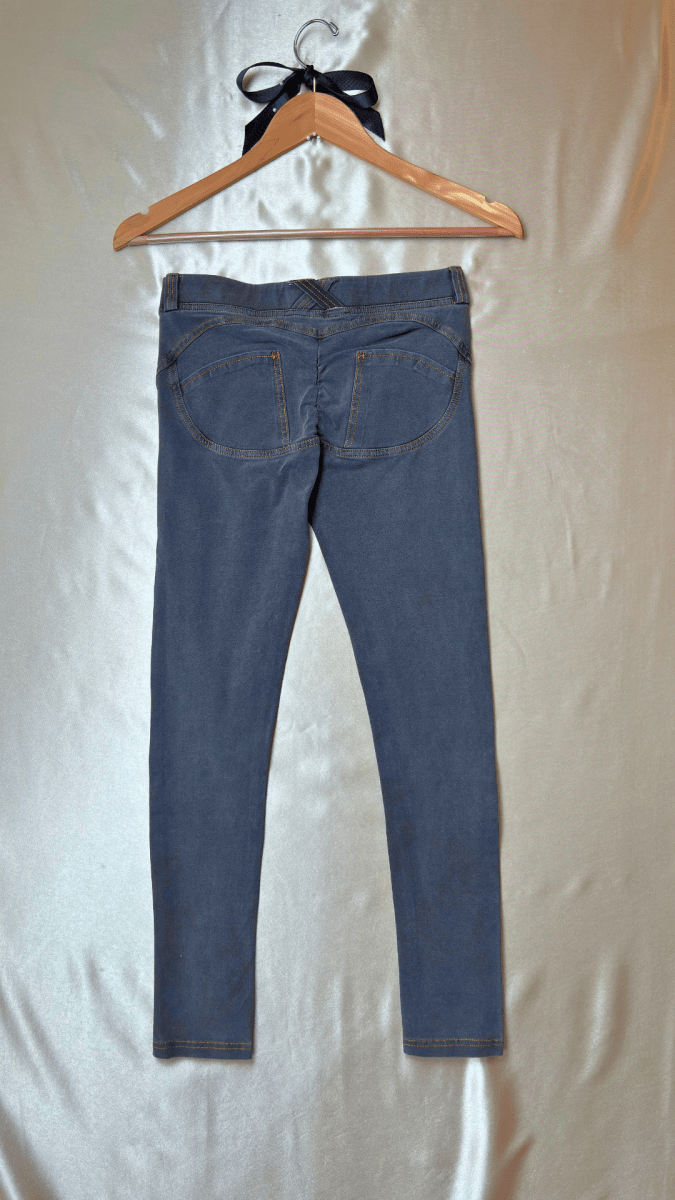 Low Rise Stay Up Butt Enhancer Gray Jeggings - TRÈS FOU OR SOMETHING