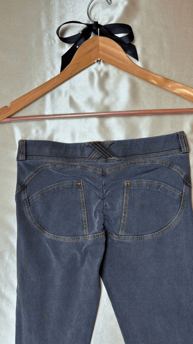 Low Rise Stay Up Butt Enhancer Gray Jeggings - TRÈS FOU OR SOMETHING