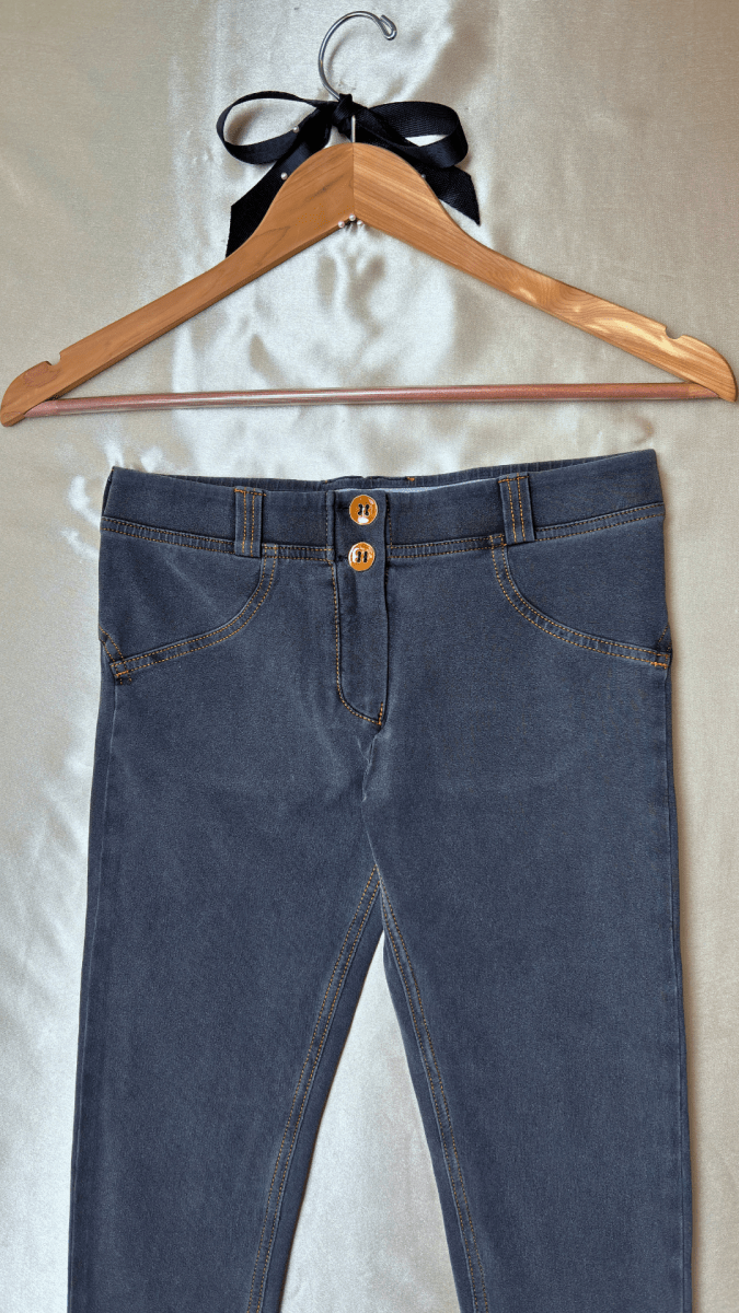 Low Rise Stay Up Butt Enhancer Gray Jeggings - TRÈS FOU OR SOMETHING