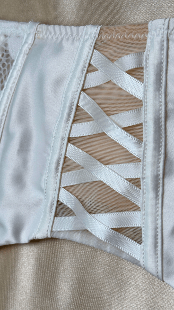 Lyla White Garter - TRÈS FOU OR SOMETHING