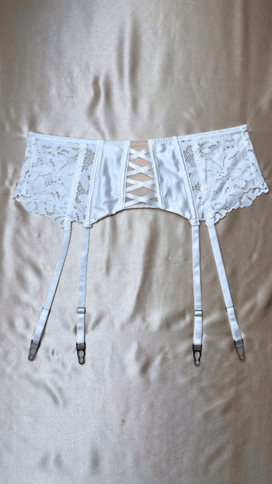 Lyla White Garter - TRÈS FOU OR SOMETHING