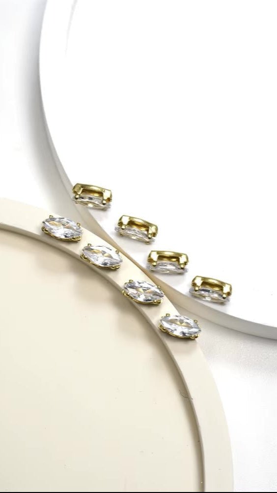 Mini Marquise Gold Nail Charm - TRÈS FOU OR SOMETHING