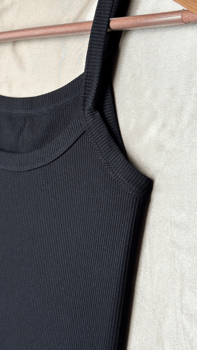 Minimal Crop Black Tank Top - TRÈS FOU OR SOMETHING