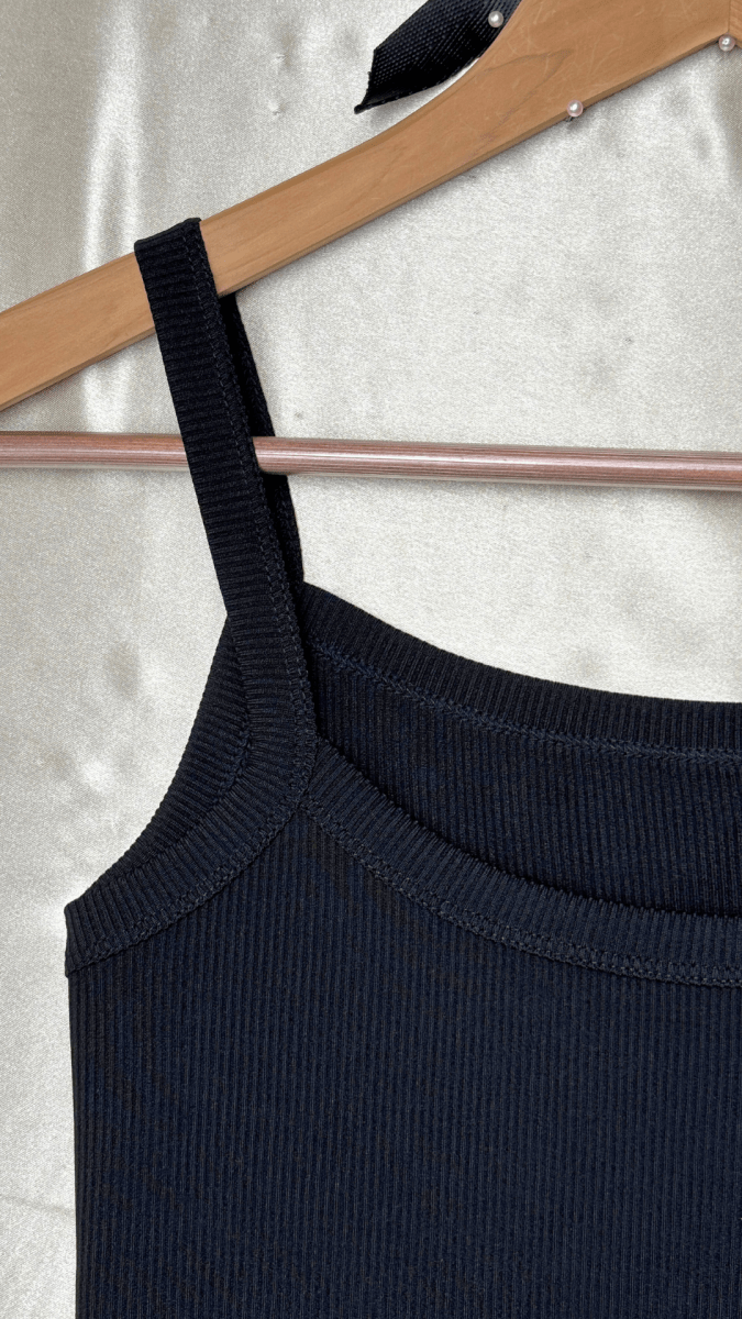 Minimal Crop Black Tank Top - TRÈS FOU OR SOMETHING
