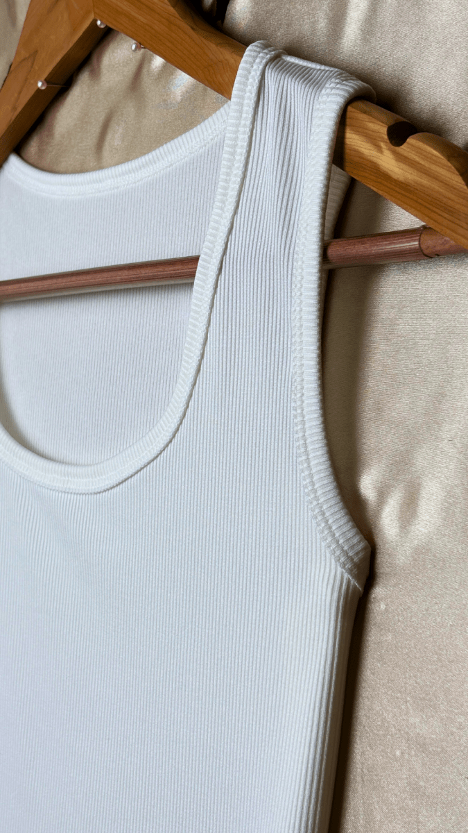 Minimal Scoop Neck White Tank Top - TRÈS FOU OR SOMETHING