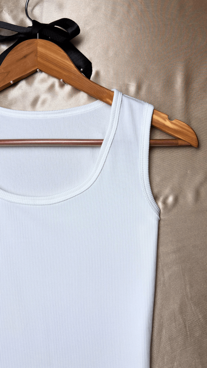 Minimal Scoop Neck White Tank Top - TRÈS FOU OR SOMETHING