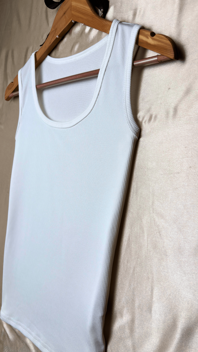 Minimal Scoop Neck White Tank Top - TRÈS FOU OR SOMETHING