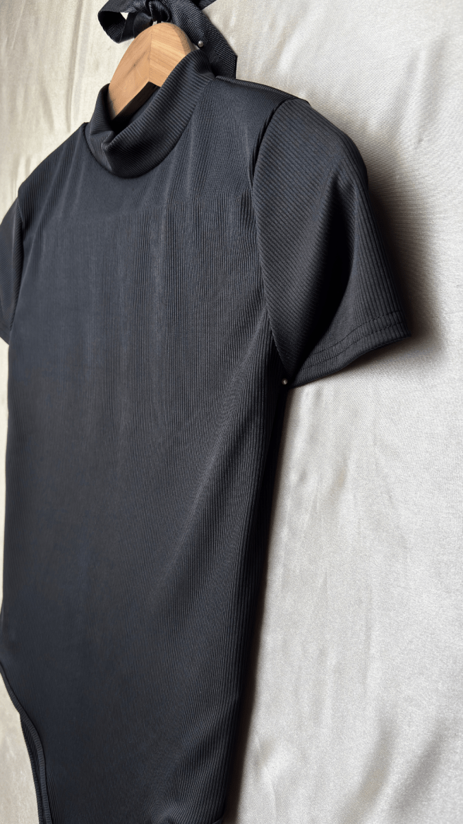 Minimal Turtle Short Sleeve Bodysuit - TRÈS FOU OR SOMETHING