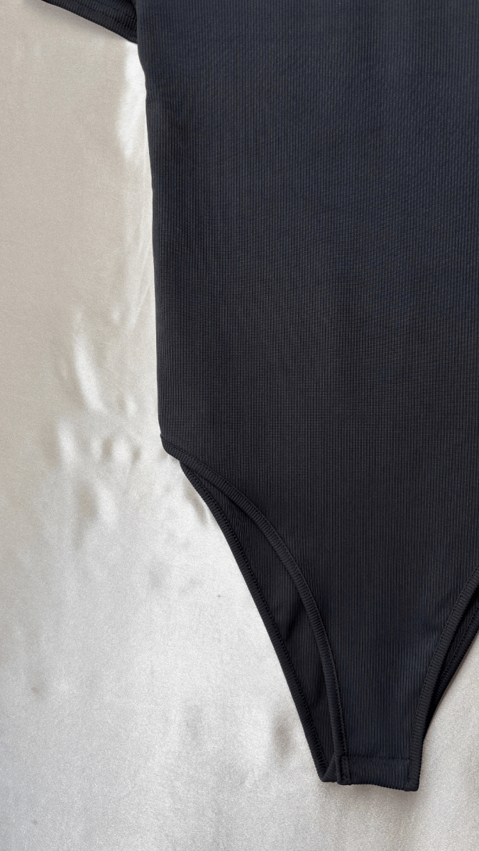 Minimal Turtle Short Sleeve Bodysuit - TRÈS FOU OR SOMETHING