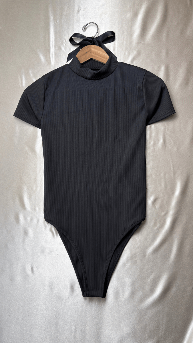 Minimal Turtle Short Sleeve Bodysuit - TRÈS FOU OR SOMETHING