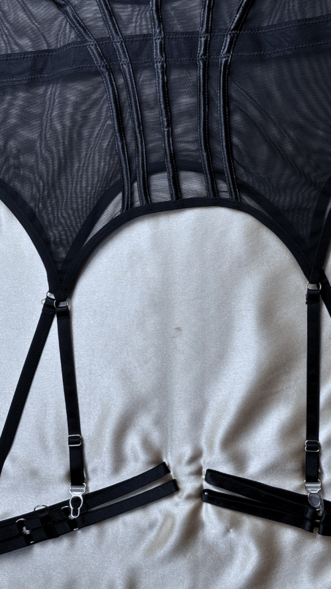 Miss Carter Bustier - TRÈS FOU OR SOMETHING