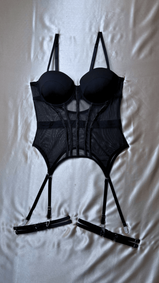 Miss Carter Bustier - TRÈS FOU OR SOMETHING