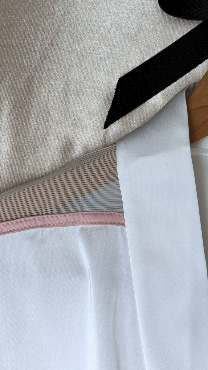 Pink Shoulders White Robe - TRÈS FOU OR SOMETHING