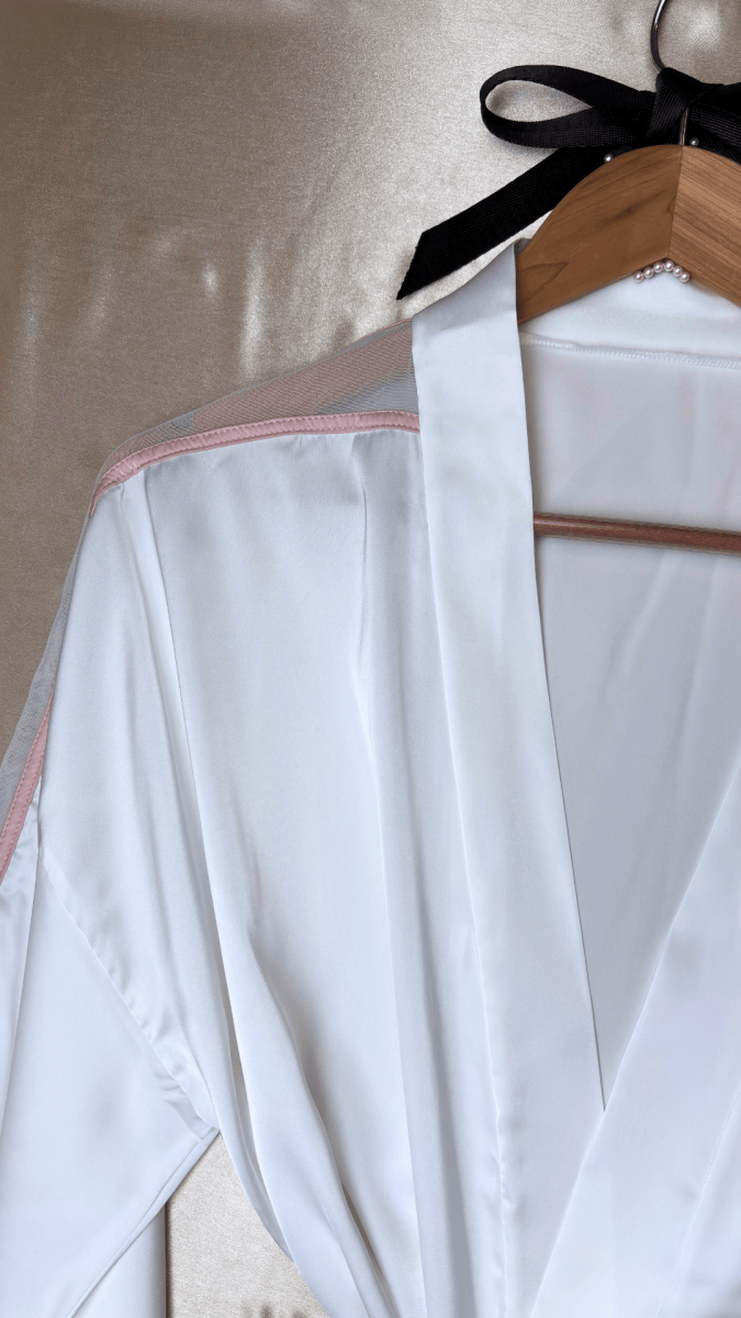 Pink Shoulders White Robe - TRÈS FOU OR SOMETHING