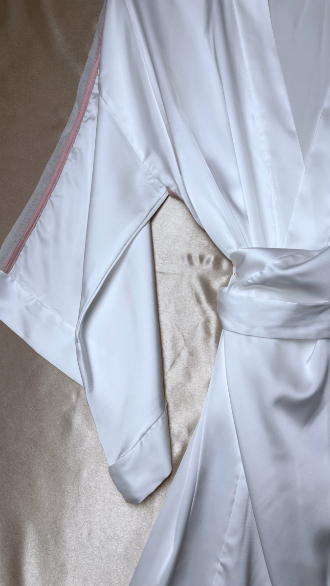 Pink Shoulders White Robe - TRÈS FOU OR SOMETHING