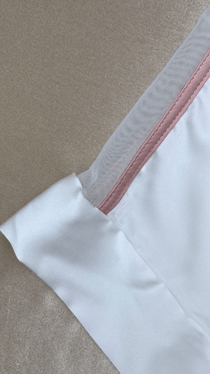 Pink Shoulders White Robe - TRÈS FOU OR SOMETHING