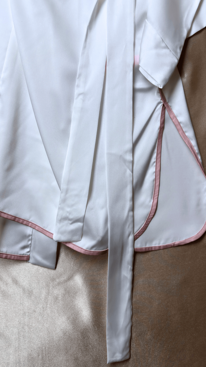 Pink Shoulders White Robe - TRÈS FOU OR SOMETHING