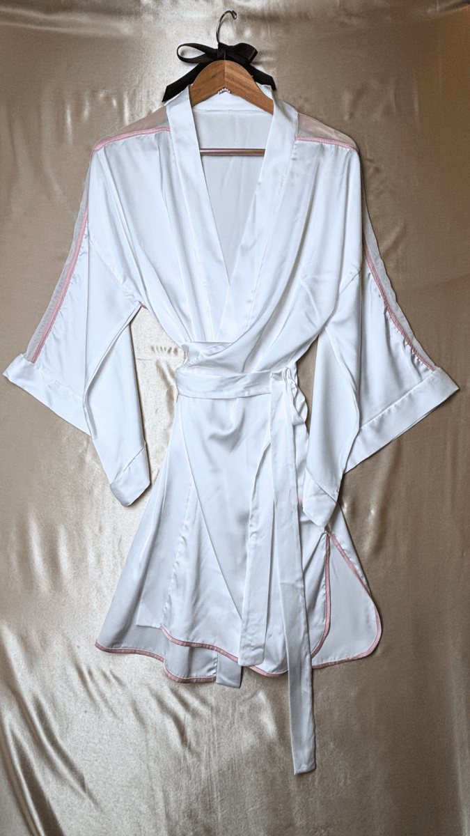 Pink Shoulders White Robe - TRÈS FOU OR SOMETHING