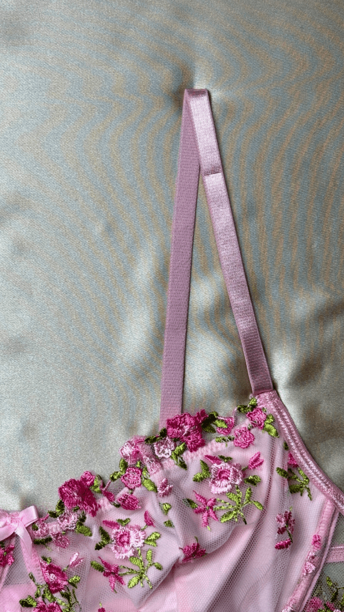 Princess Bra - TRÈS FOU OR SOMETHING