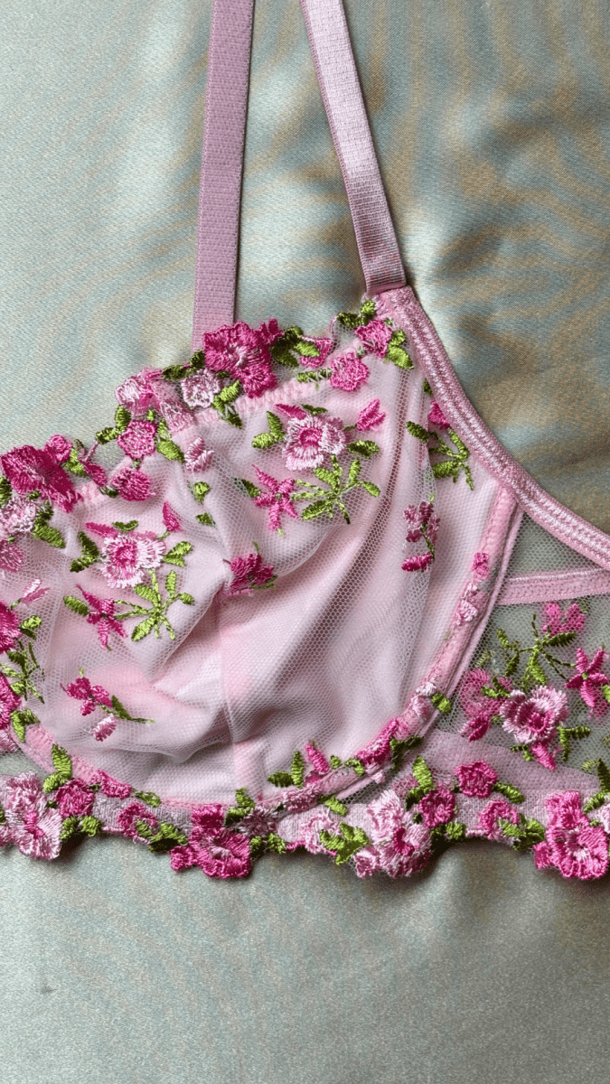Princess Bra - TRÈS FOU OR SOMETHING