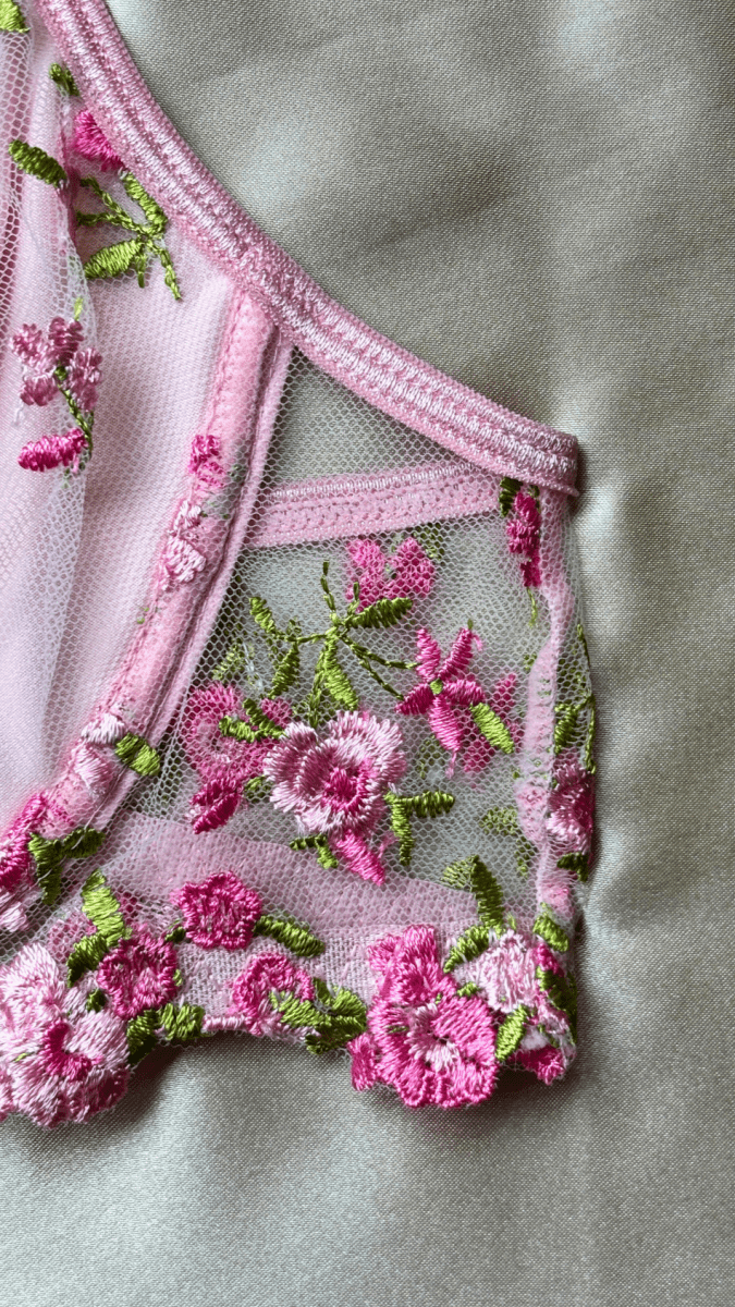 Princess Bra - TRÈS FOU OR SOMETHING