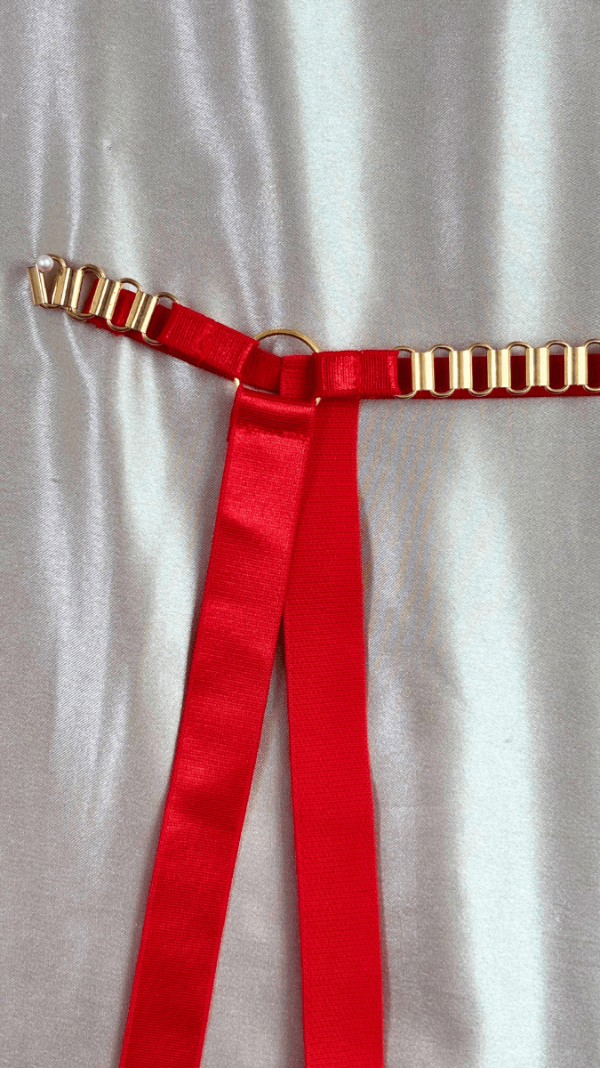 Roses are Red and Chains Garter - TRÈS FOU OR SOMETHING