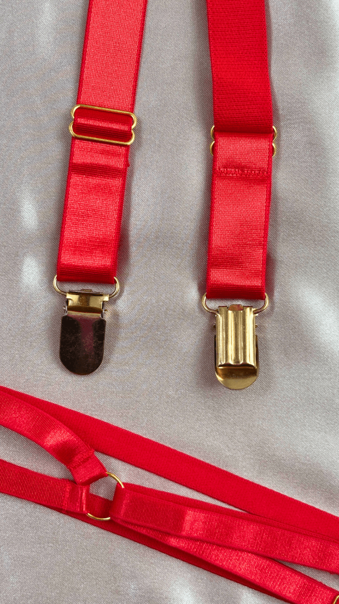 Roses are Red and Chains Garter - TRÈS FOU OR SOMETHING