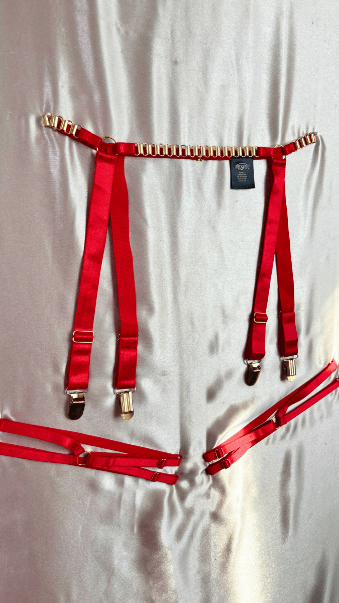 Roses are Red and Chains Garter - TRÈS FOU OR SOMETHING