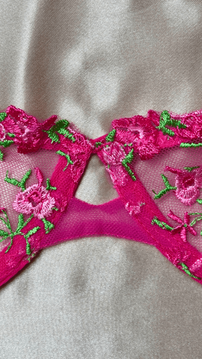Rosie Bra - TRÈS FOU OR SOMETHING