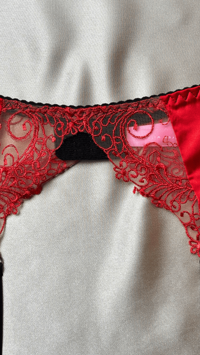 Scarlett Garter - TRÈS FOU OR SOMETHING