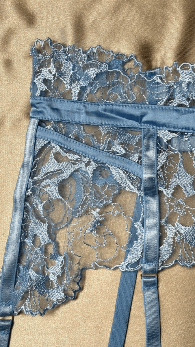 Serene Garter - TRÈS FOU OR SOMETHING