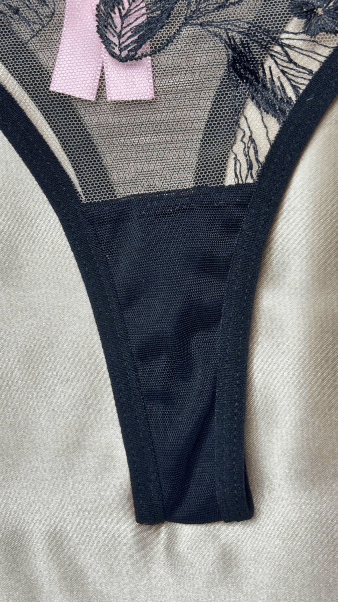 Sofia Panty - TRÈS FOU OR SOMETHING