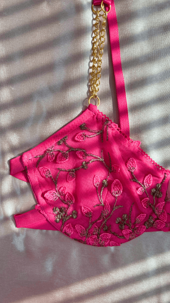 Summer's Fruit in Gold Bra - TRÈS FOU OR SOMETHING