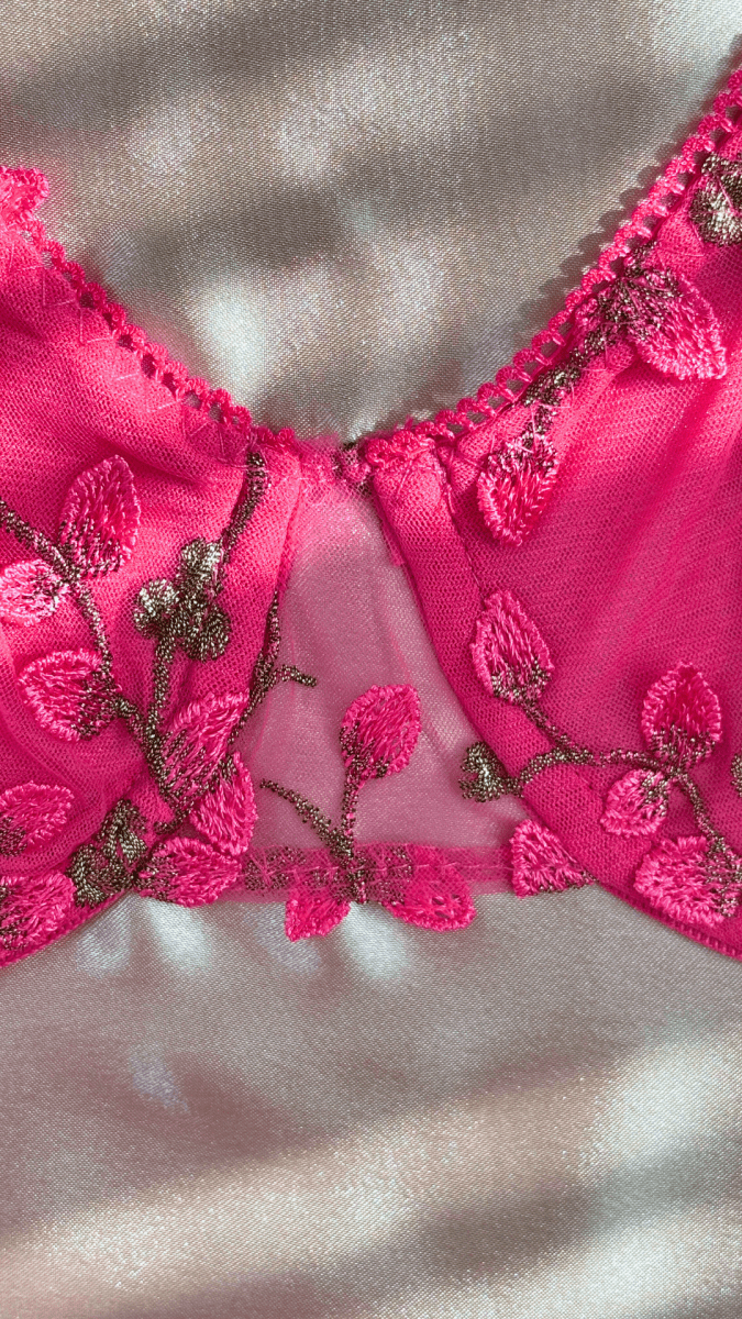 Summer's Fruit in Gold Bra - TRÈS FOU OR SOMETHING