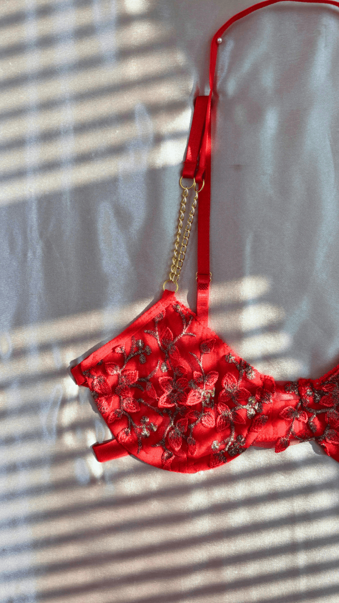 Summer's Fruit in Gold Bra - TRÈS FOU OR SOMETHING