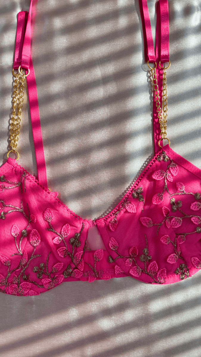 Summer's Fruit in Gold Bra - TRÈS FOU OR SOMETHING
