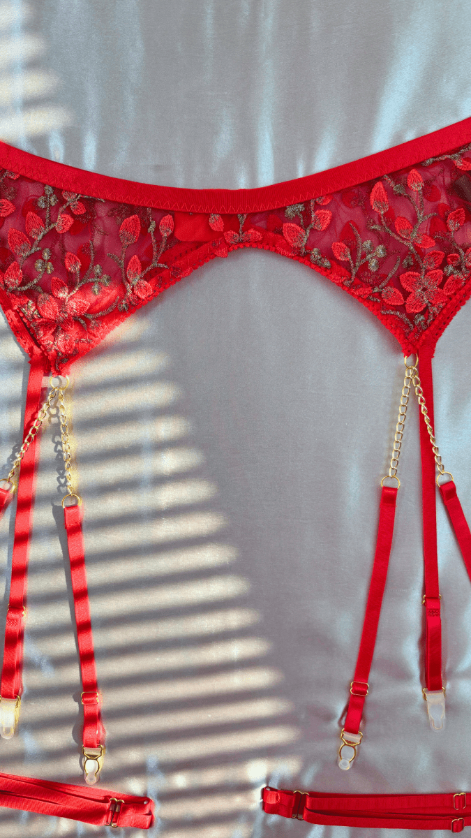 Summer's Fruit in Gold Garter - TRÈS FOU OR SOMETHING