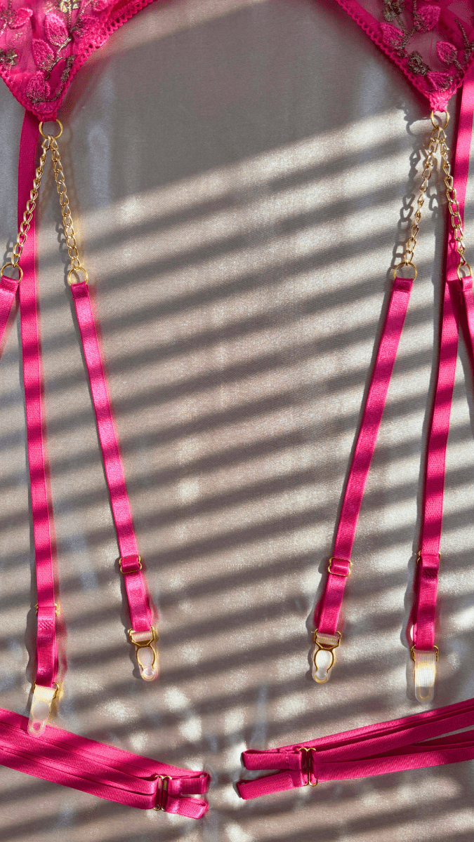 Summer's Fruit in Gold Garter - TRÈS FOU OR SOMETHING