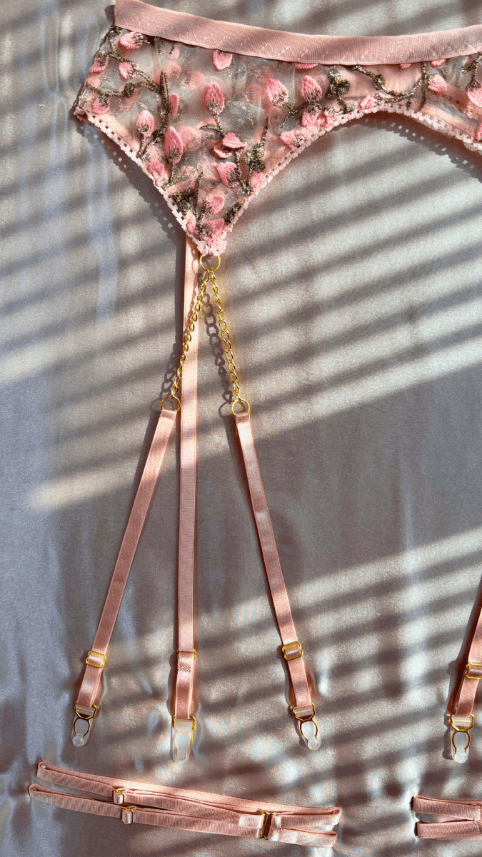 Summer's Fruit in Gold Garter - TRÈS FOU OR SOMETHING
