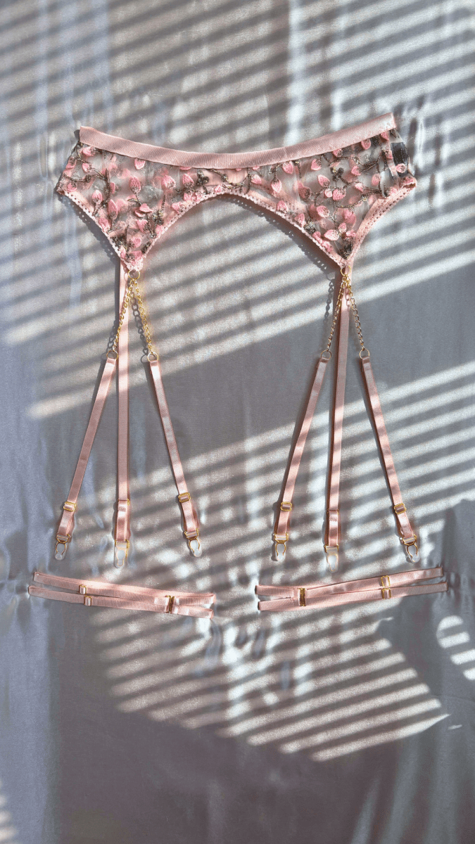 Summer's Fruit in Gold Garter - TRÈS FOU OR SOMETHING