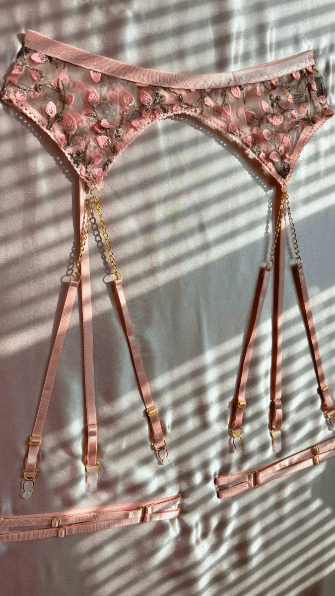 Summer's Fruit in Gold Garter - TRÈS FOU OR SOMETHING