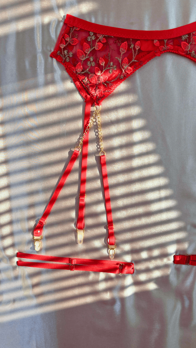 Summer's Fruit in Gold Garter - TRÈS FOU OR SOMETHING