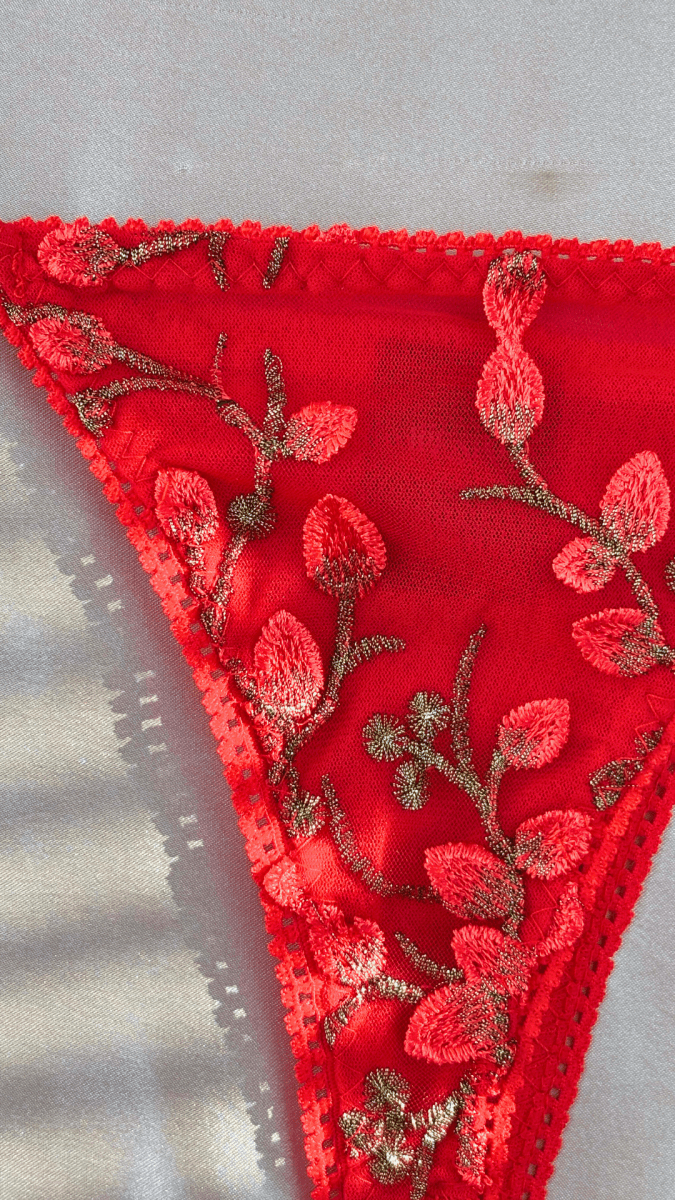 Summer's Fruit in Gold Panty - TRÈS FOU OR SOMETHING