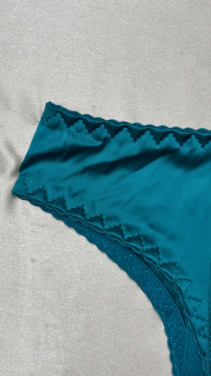 Venice Garter - TRÈS FOU OR SOMETHING