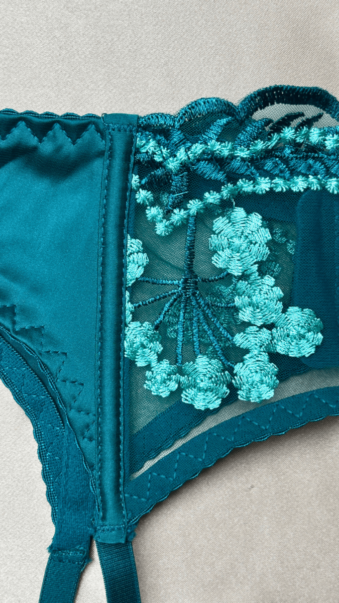 Venice Garter - TRÈS FOU OR SOMETHING