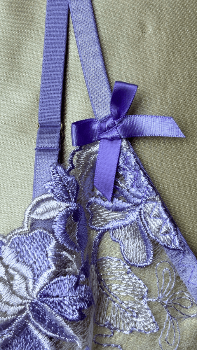 Violet Bra - TRÈS FOU OR SOMETHING