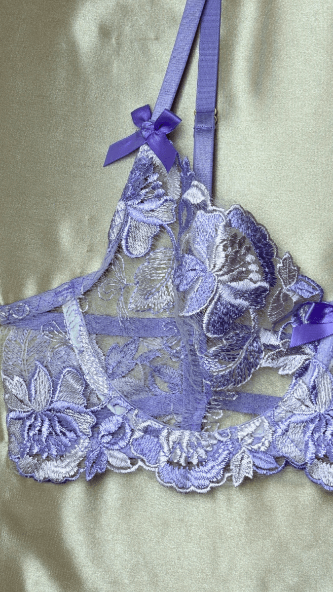 Violet Bra - TRÈS FOU OR SOMETHING