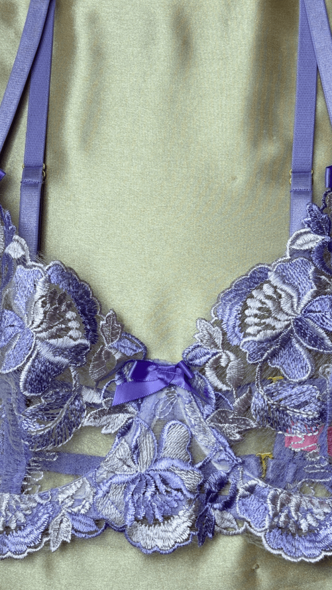 Violet Bra - TRÈS FOU OR SOMETHING