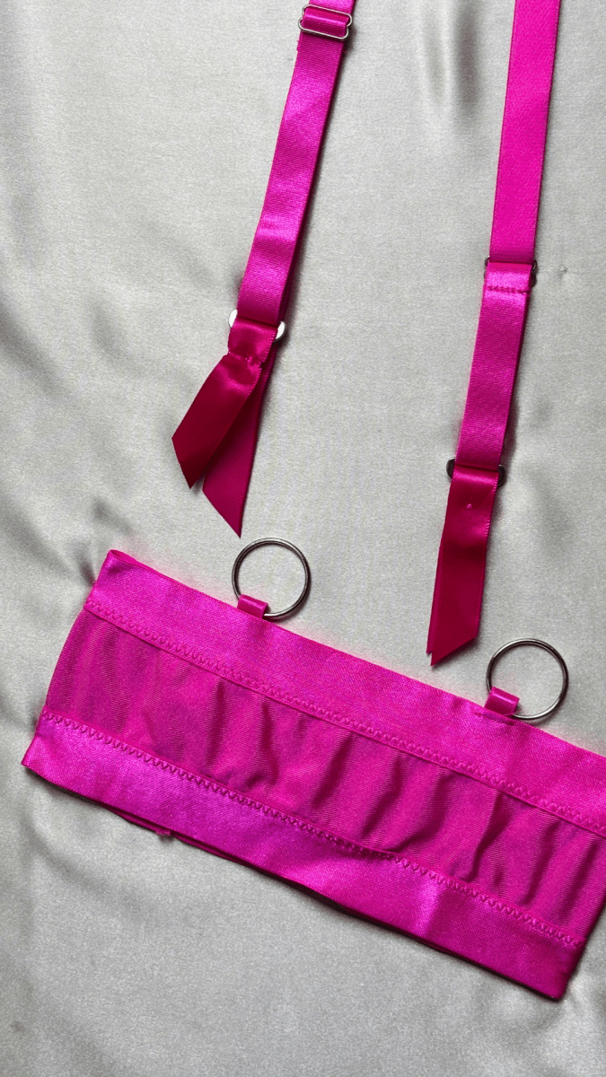 Vixen Garter - TRÈS FOU OR SOMETHING